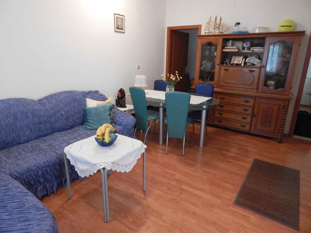 Apartment Lara Makarska Oda fotoğraf